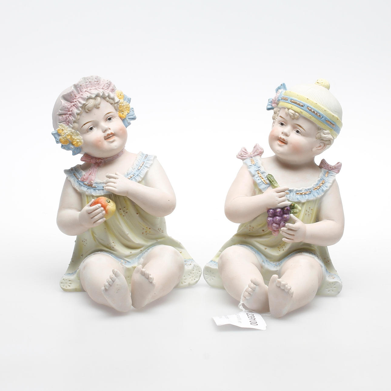 FIGURINER, ett par, biskviporslin, 1900-tal.