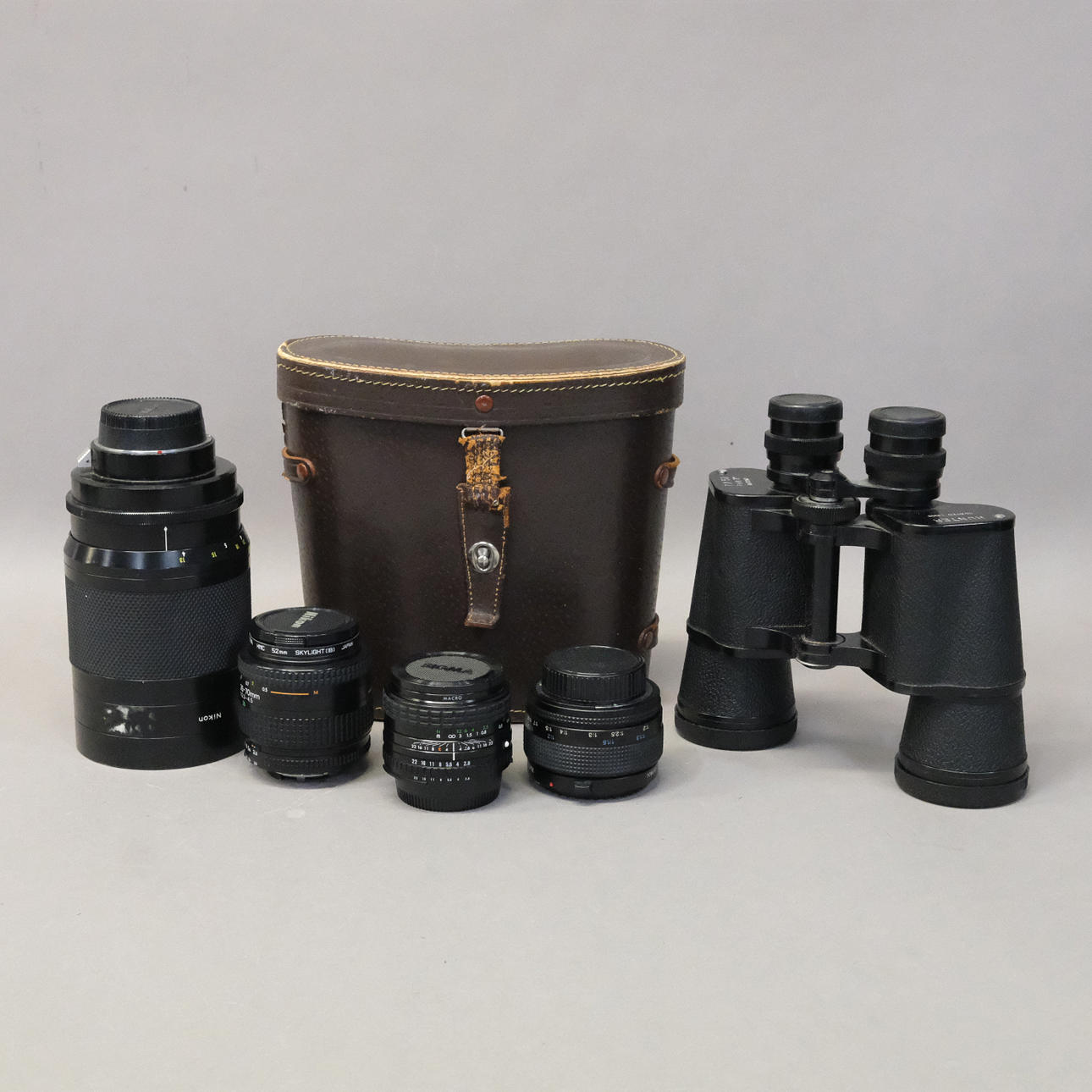 KAMERAN LINSSIT JA KIIKARIT.