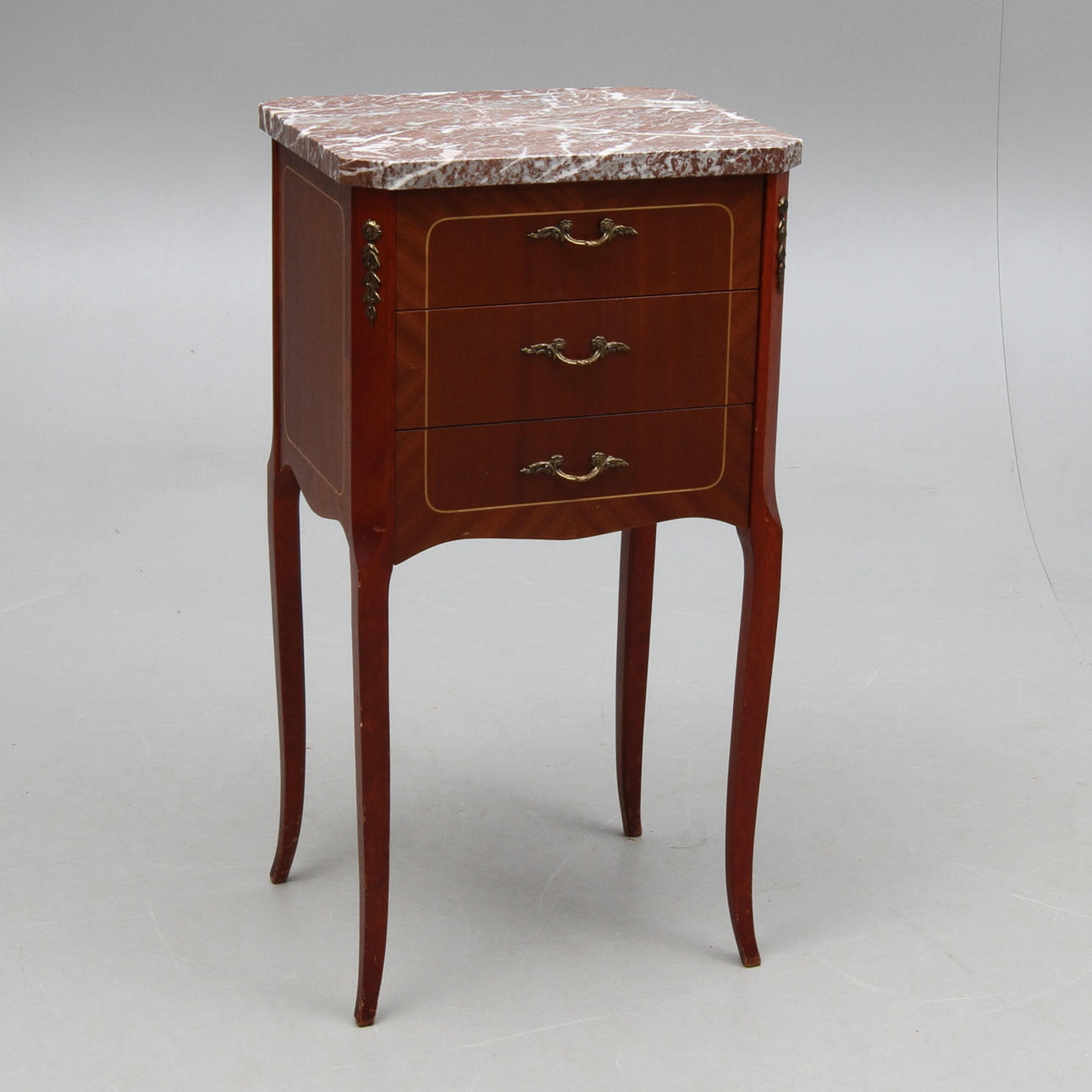 BYRÅ med stenskiva, 1900-tal.