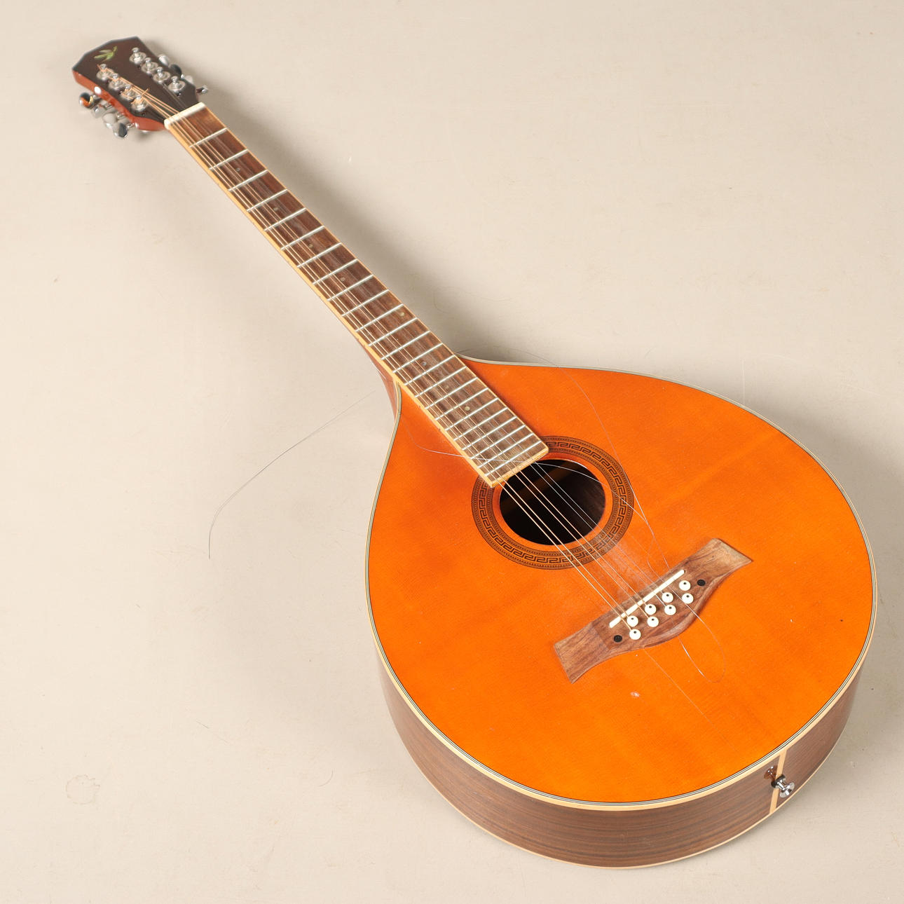 BOUZOUKI, 8 cuerdas.