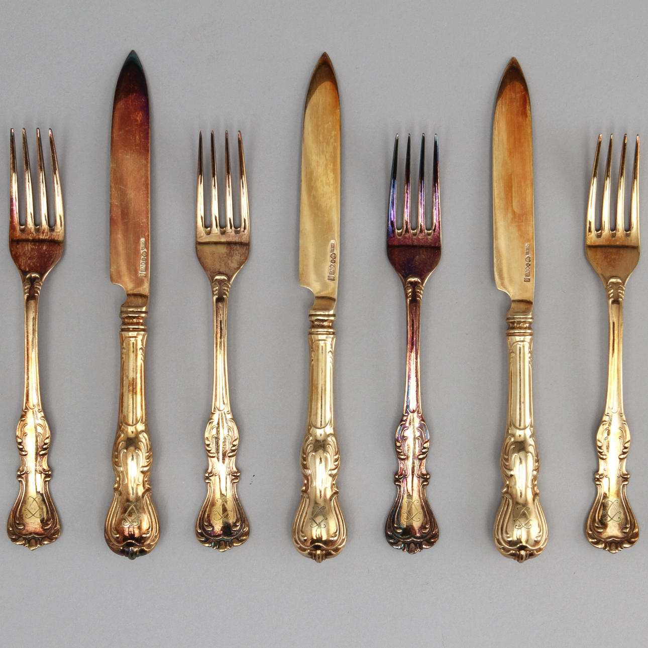 BESTICKUPPSÄTTNING FÖR FRUKT, förgyllt silver, 24 delar. CG Hallberg Stockholm 1947. Vikt ca 910 gram.