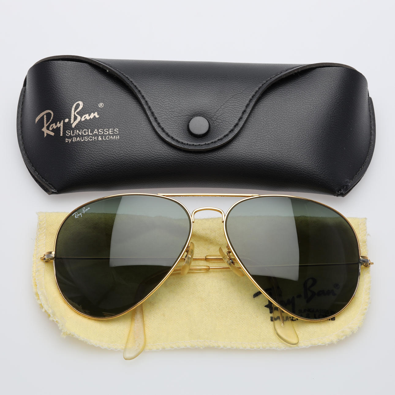 SOLGLASÖGON i FODRAL, Ray-Ban.