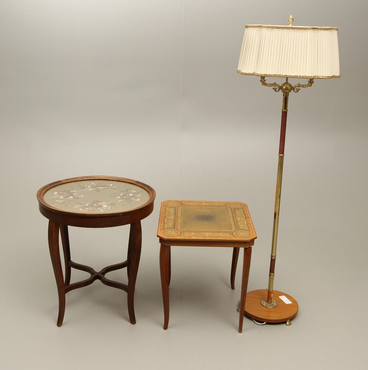 GOLVLAMPA, 1940-tal. RÖKBORD, 1920-tal samt LAMPBORD, rokokostil.