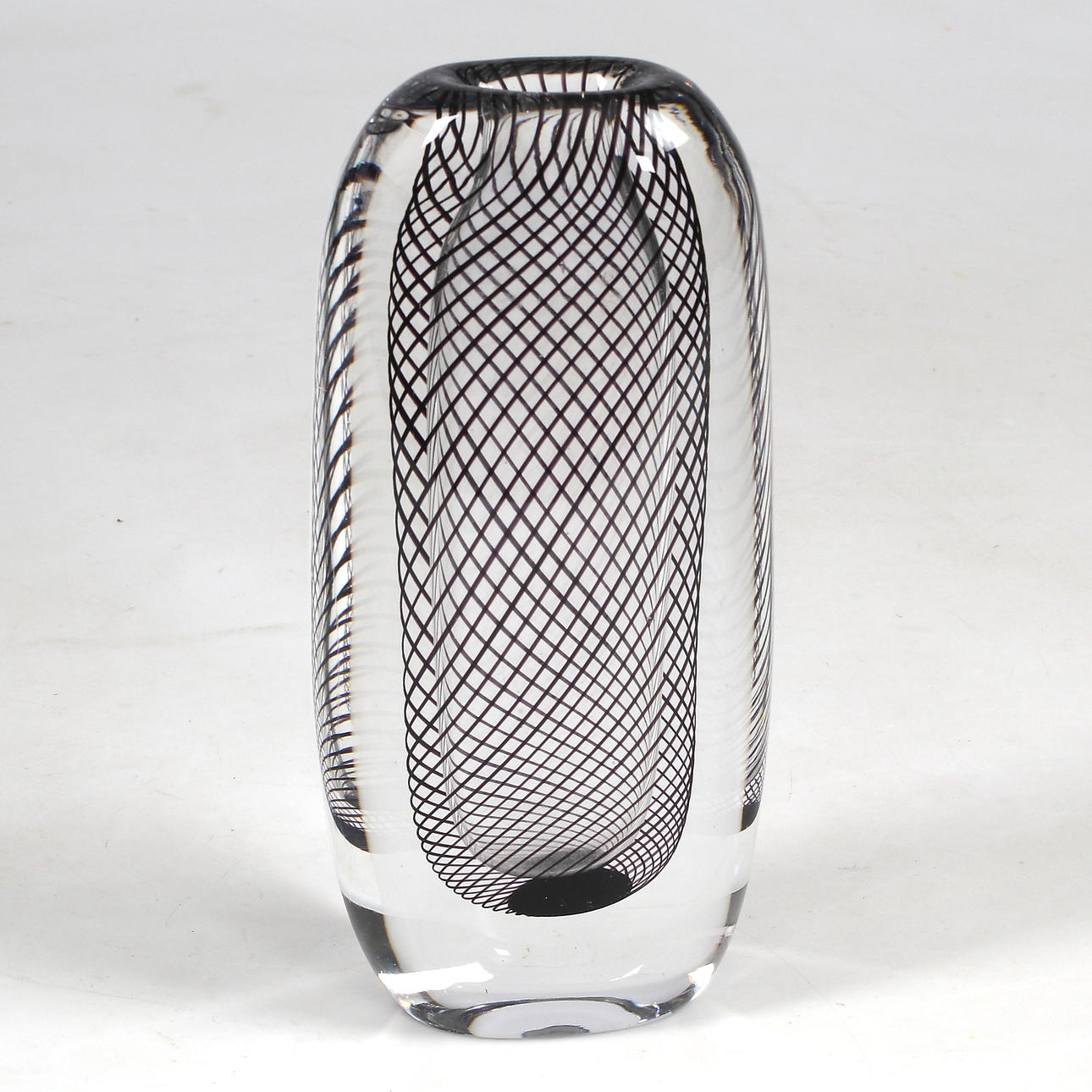 VICKE LINDSTRAND. Vase, glass, under-capture technique, Kosta.