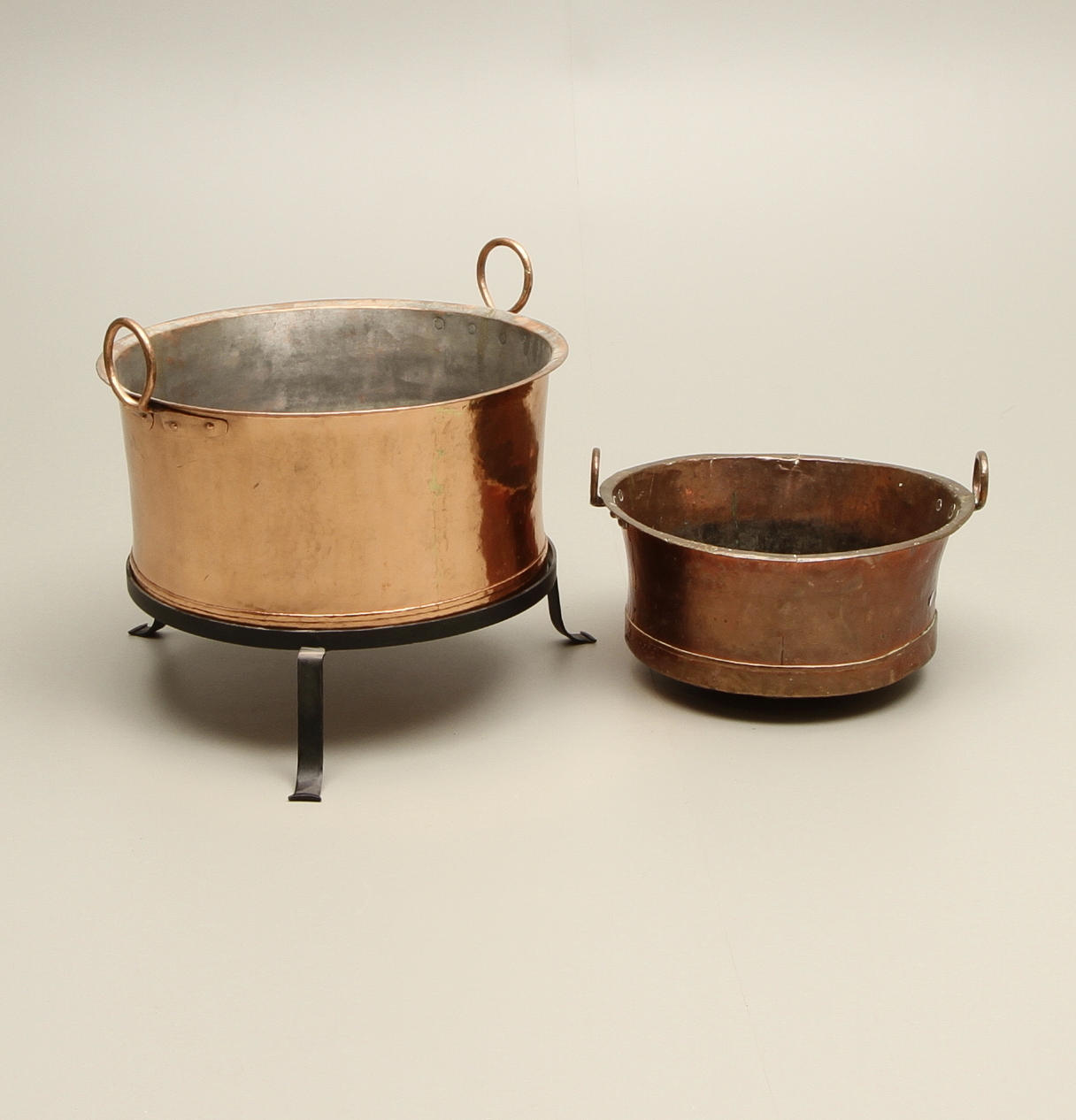KOPPARBASAR, 2 st, 1800-tal.