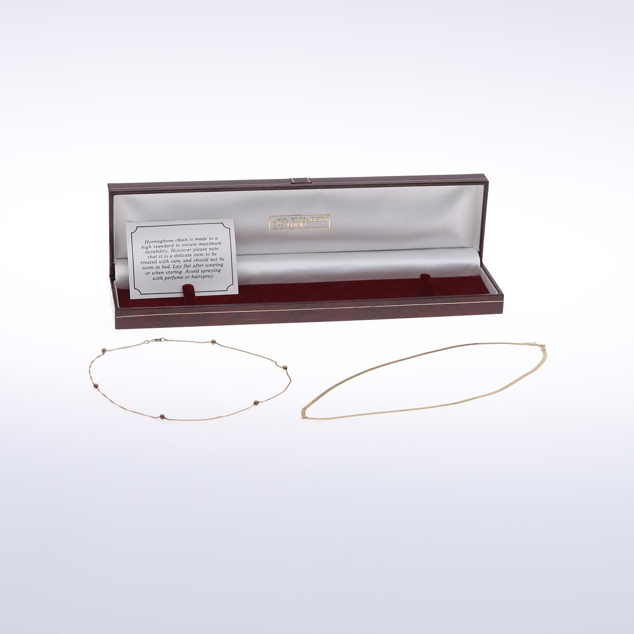 EN 9CT GULD SILDEBENSKÆDE, EN ANDEN.