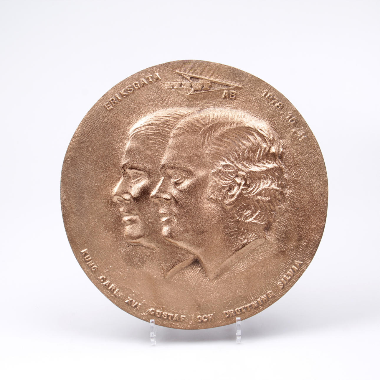 RELIEF, förgyllt gjutjärn, Flygt AB, 1978.