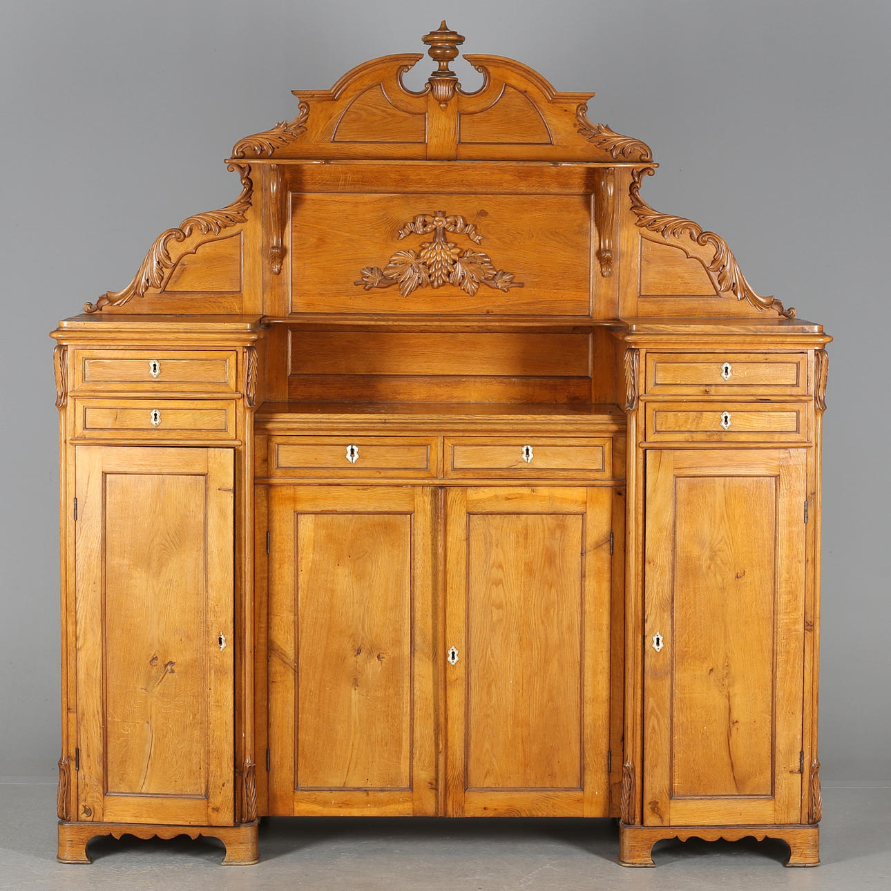 ESSZIMMER-SIDEBOARD, Eiche, zweite Hälfte des 19. Jahrhunderts.