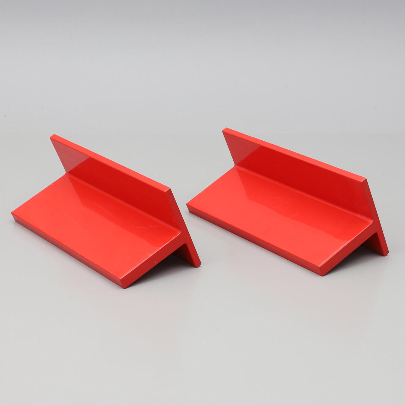 MARCELLO SIARD, estantes de pared, 2 uds, Kartell.