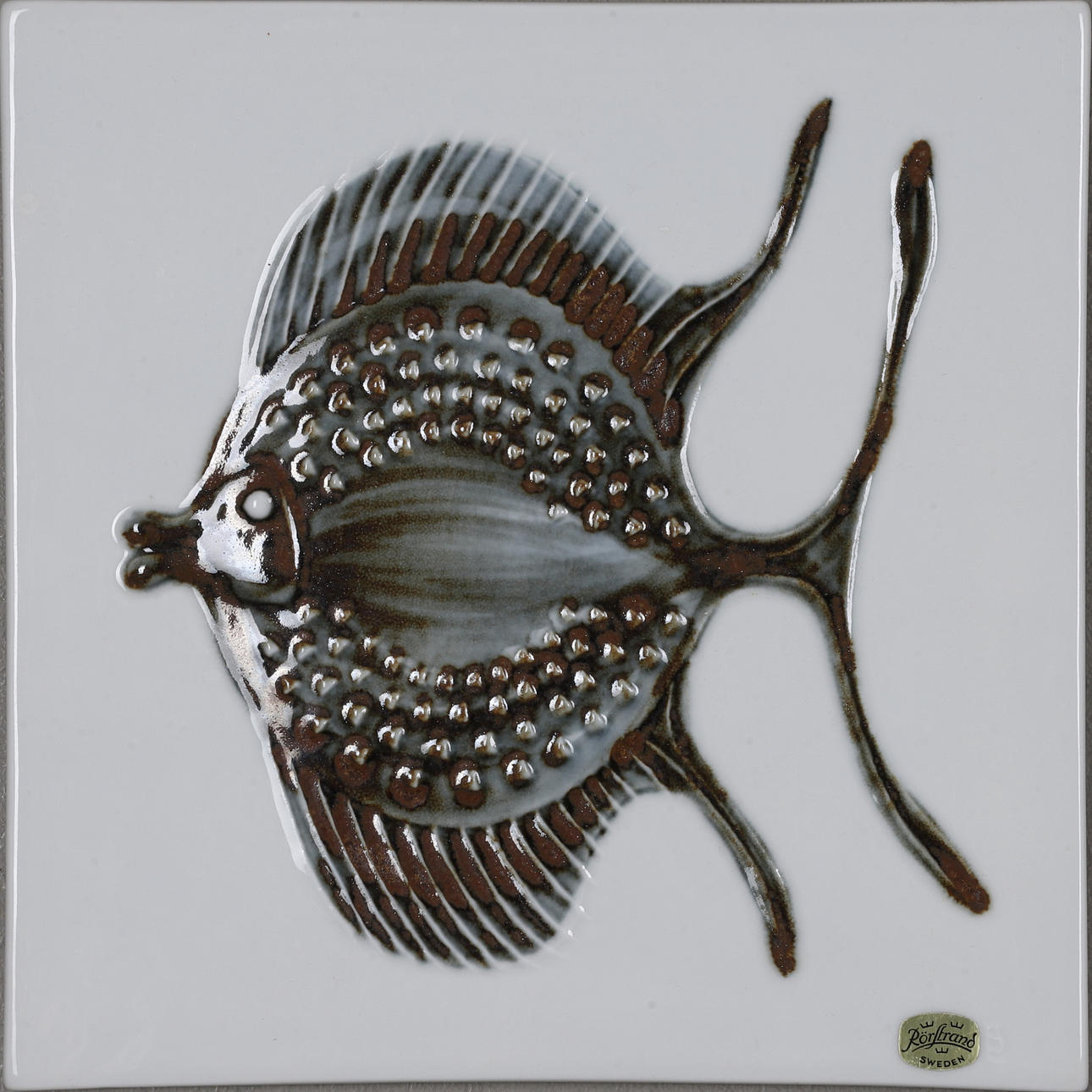 BERTIL LUNDGREN. väggrelief, porslin, "Galleri" Rörstrand.