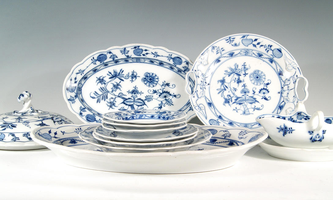 BUNDLE LOT ONION PATTERNS, 11 bitar. Företag: Teichert City of Meissen. 1900-tal.