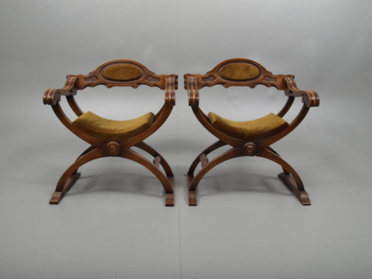 DANTESTOLAR, ett par, betsat trä, tygsits, 1900-tal.