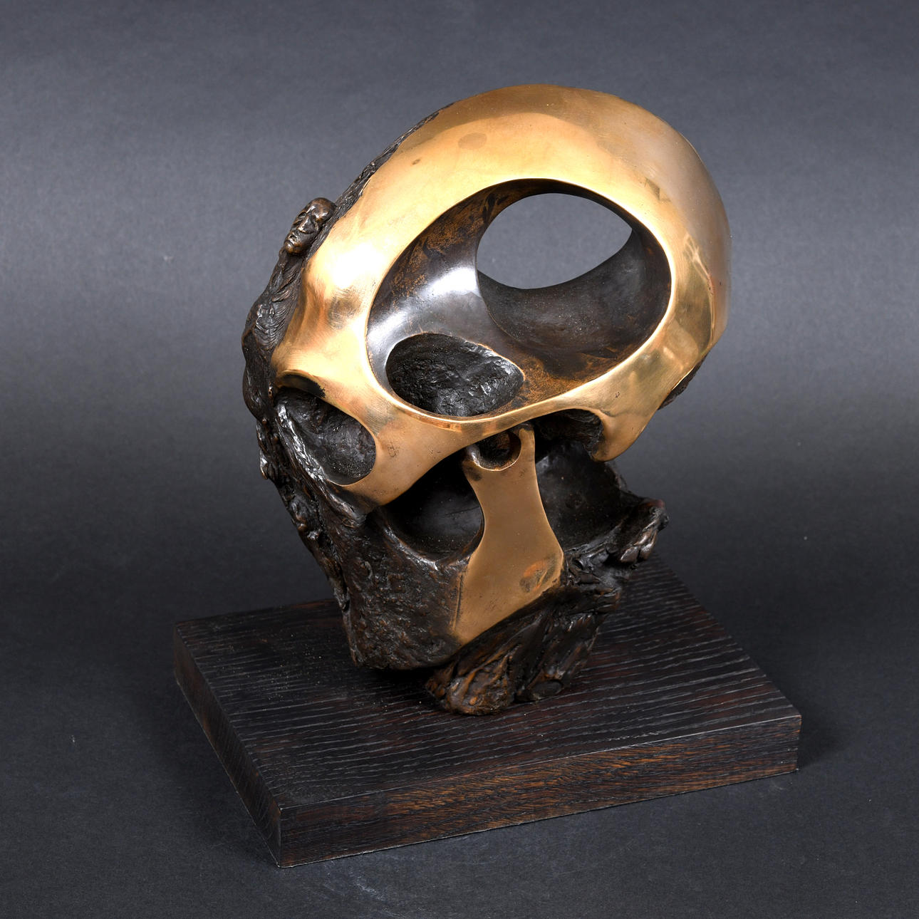 TIMOTHY EASTON (B 1943) - LARGE ABSTRACT BRONZE SCULPTURE.