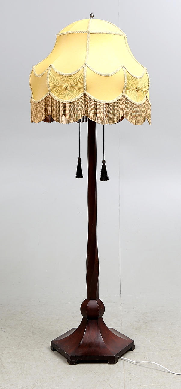 GOLVLAMPA, 1900-tal.