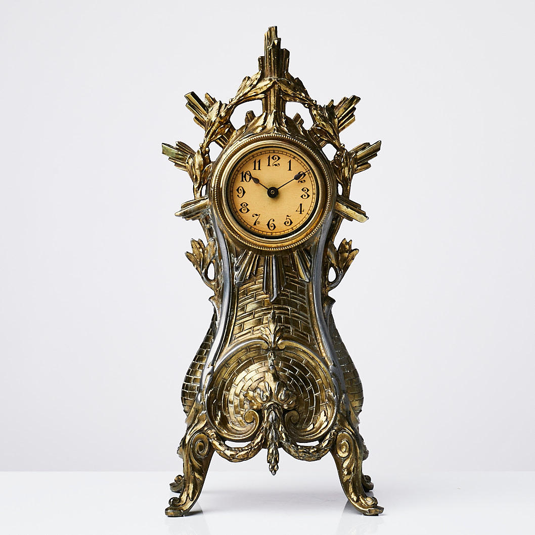 TABLE CLOCK, neo-rococo style, dial with Arabic numerals, plated pewter, 19th/20th century.