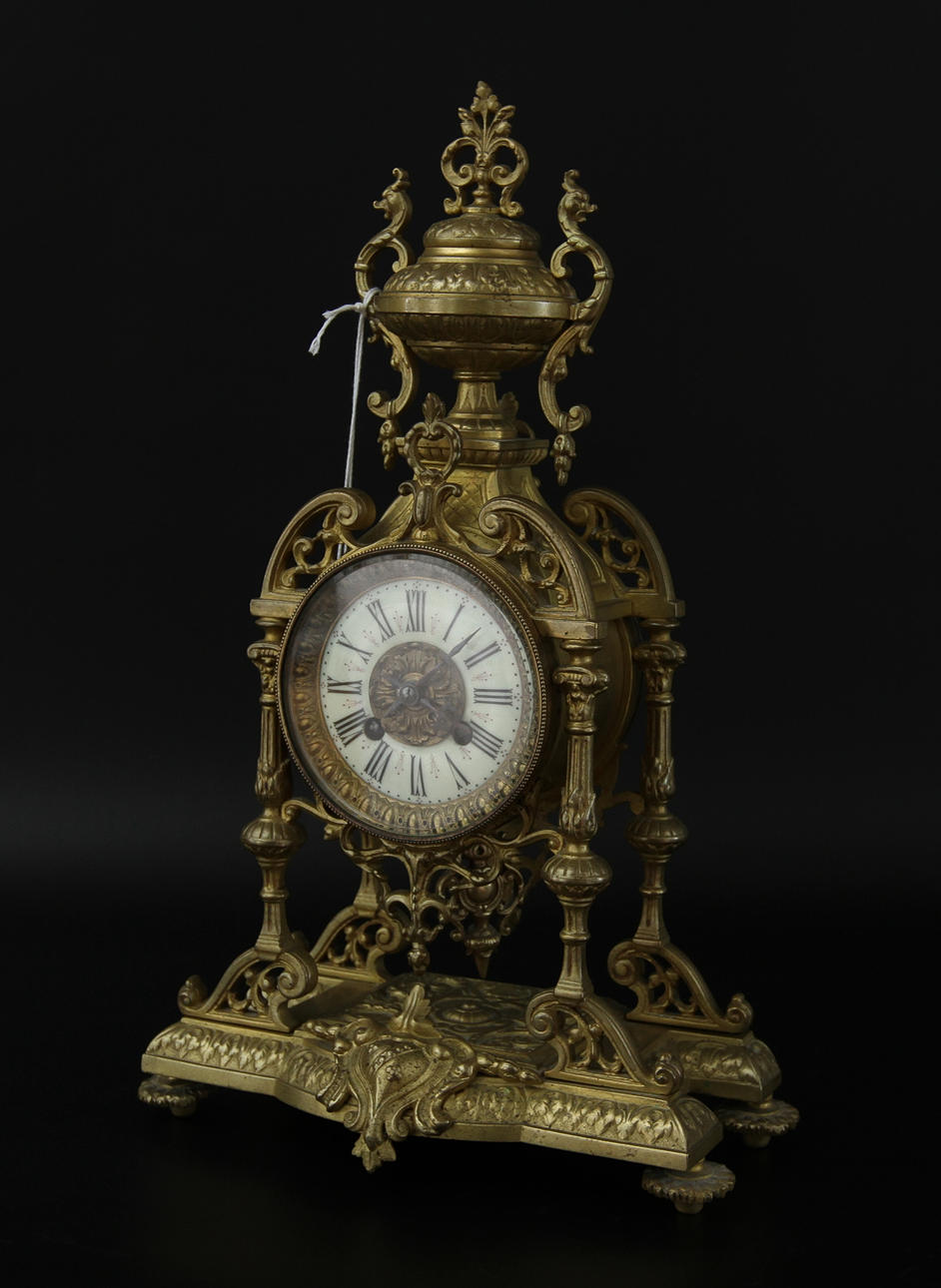 BORDSPENDYL. Barock stil, 1900-tal, metall.