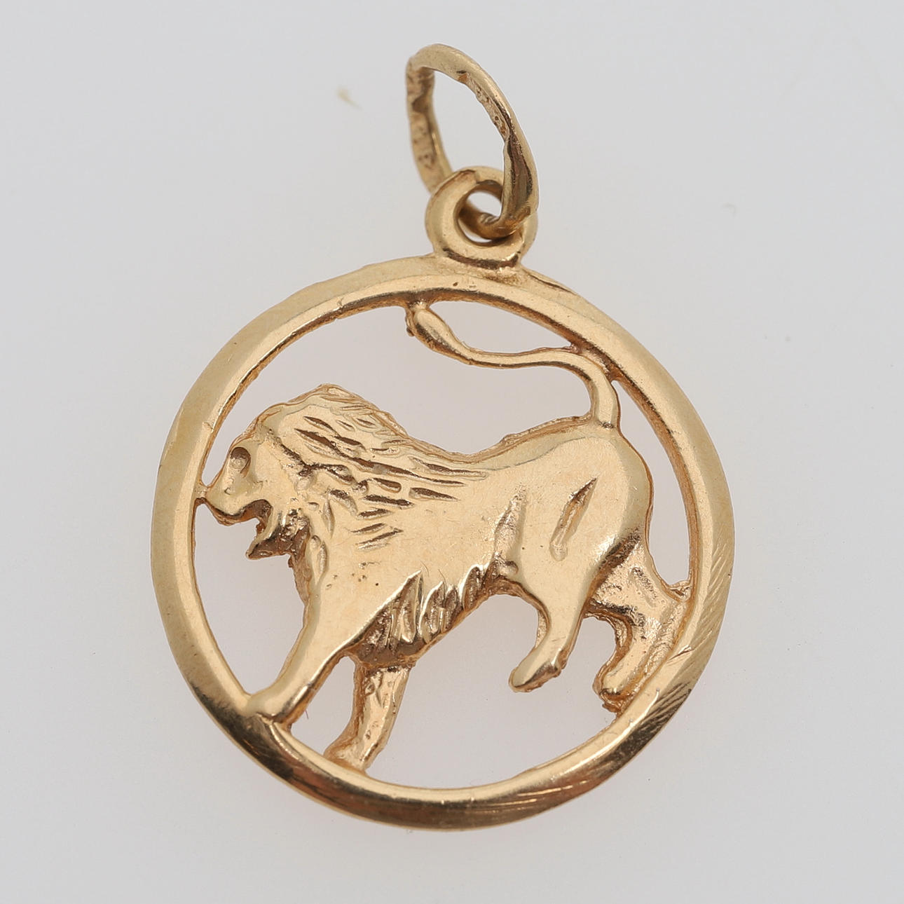 HÄNGE, 18K guld, stjärntecken, Lejon.