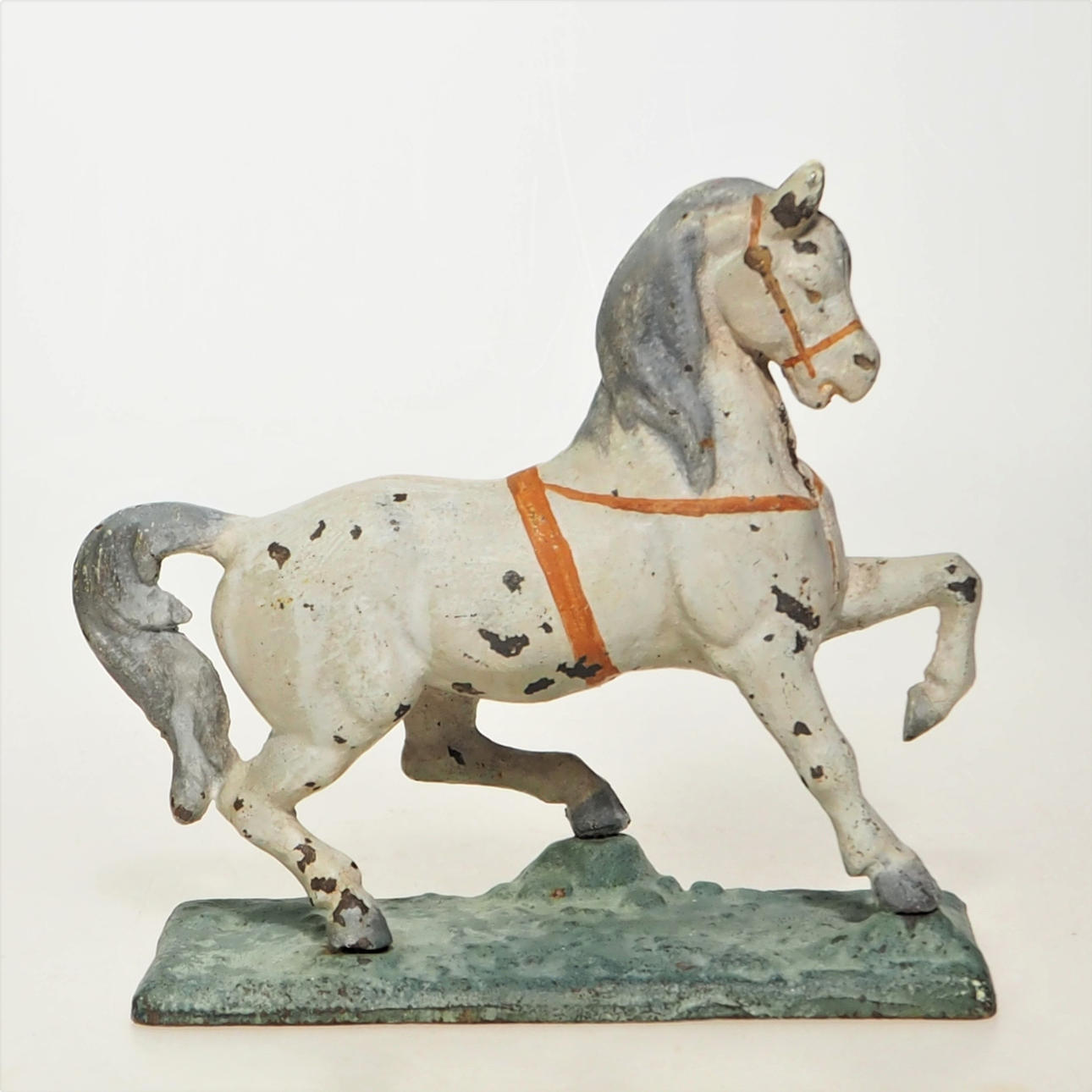 FIGURA, caballo, hierro fundido.