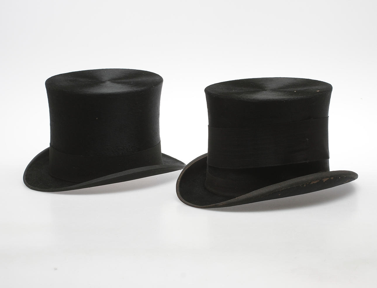 HATTAR med ASKAR, 2 st, 1900-talets första hälft.
