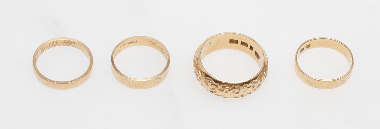 RINGAR, 4 st, 18k guld, vikt ca 14 gr.