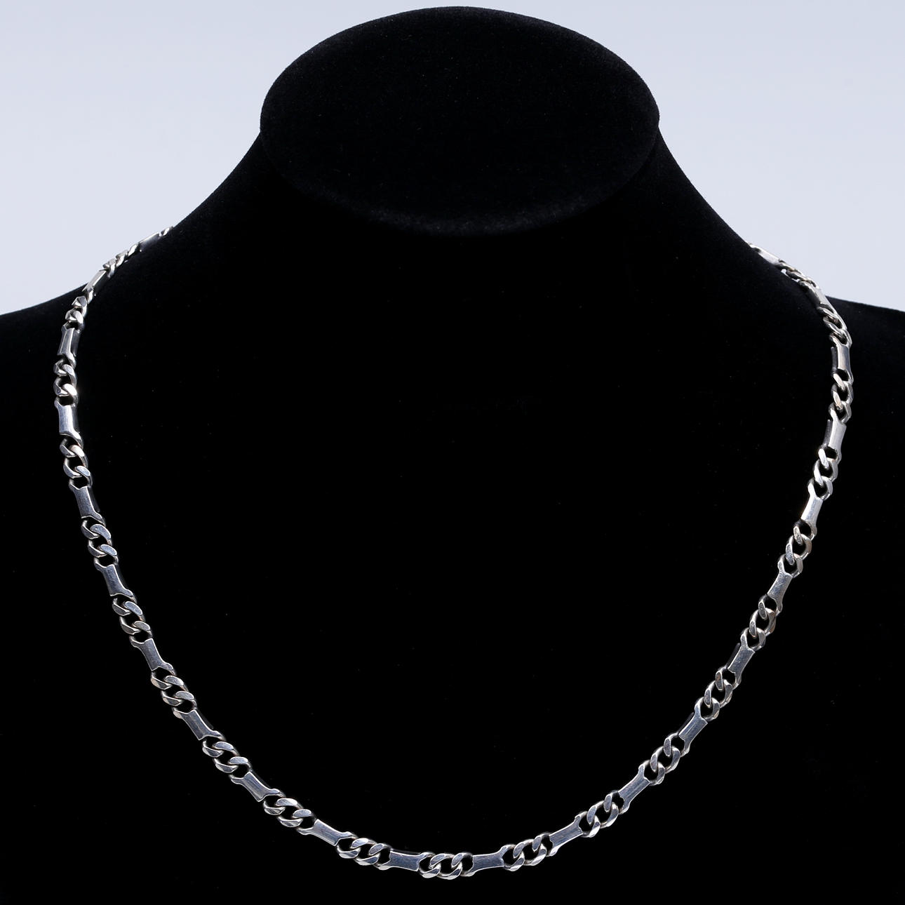 FIGARO LINK, silver, 21.8 grams.