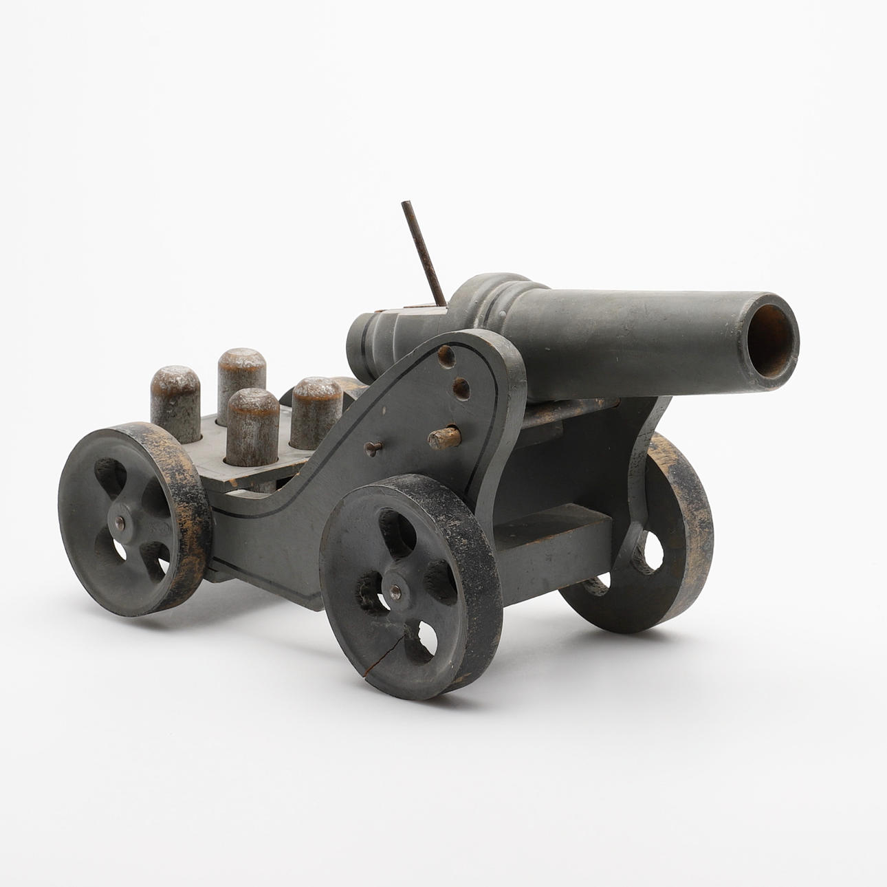 CAÑÓN MECÁNICO DE JUGUETE CON PROYECTIL.