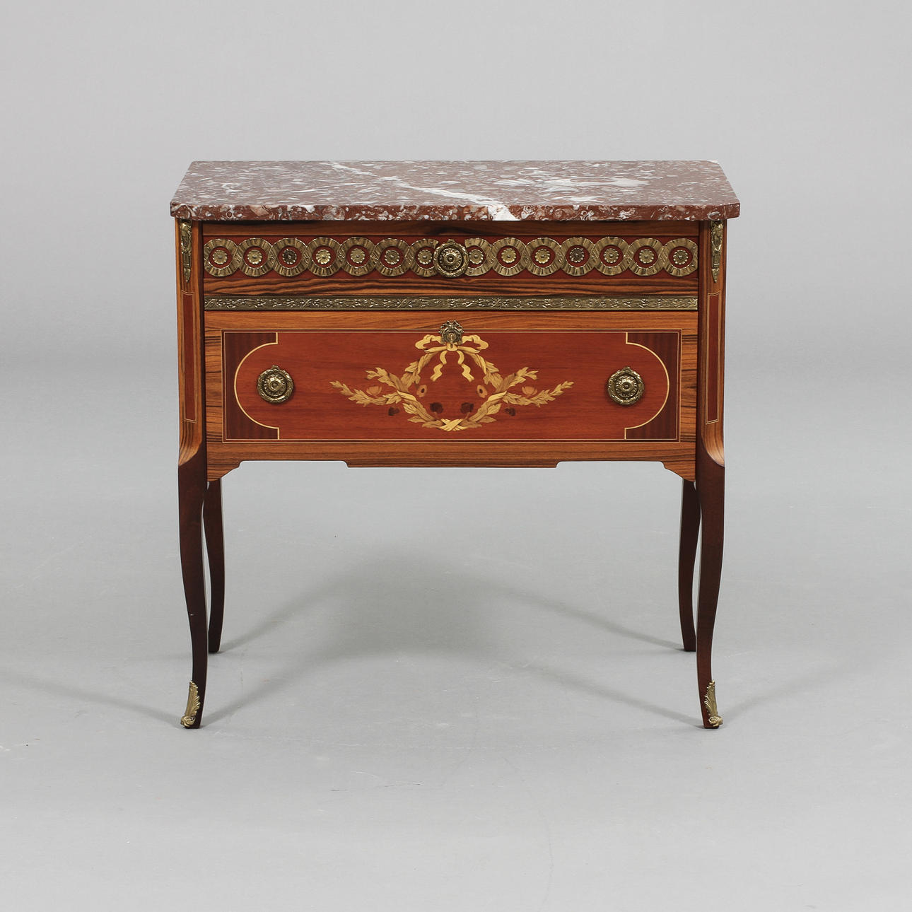 BYRÅ, gustaviansk stil, 1900-talets andra hälft.