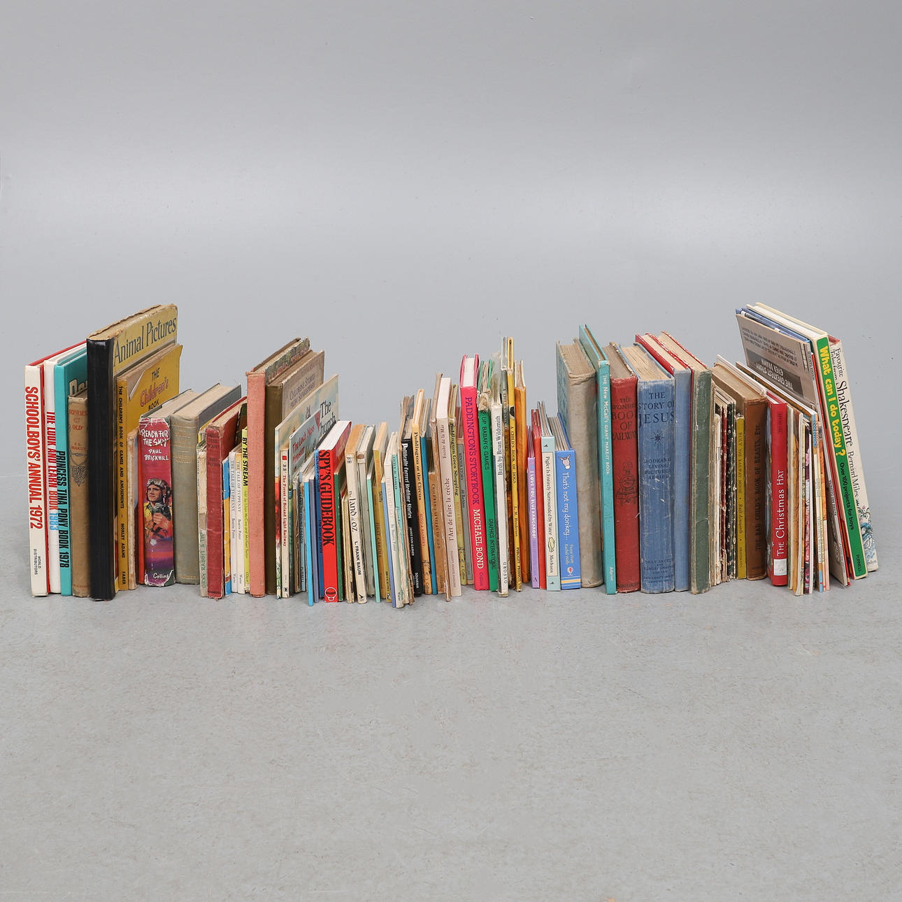 OAKLEY (GEORGE) KYRKAN KATTEN UTOMLANDS.