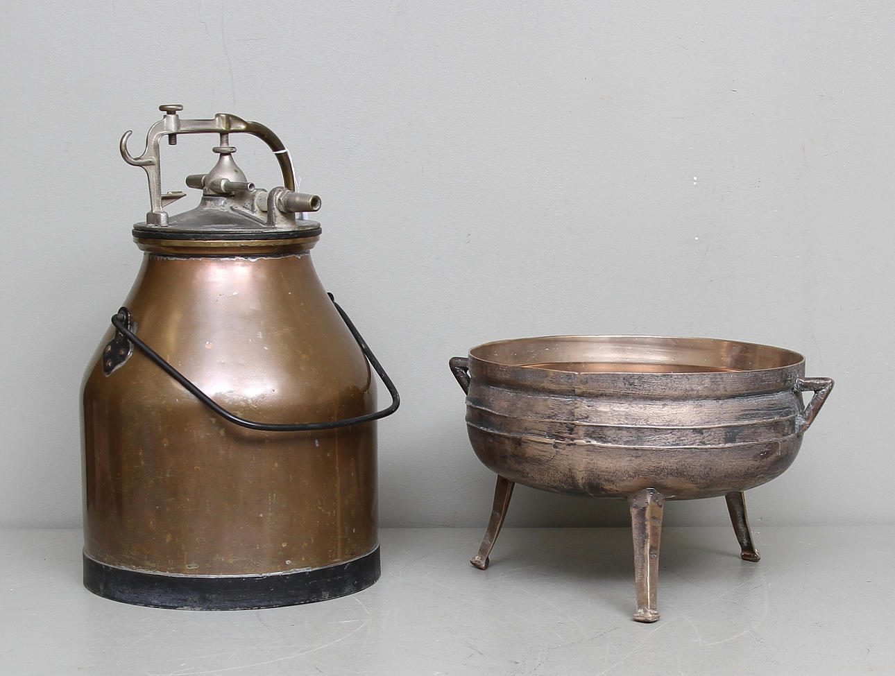 DEL till MJÖLKMASKIN samt MALMGRYTA, 1800-1900-tal.