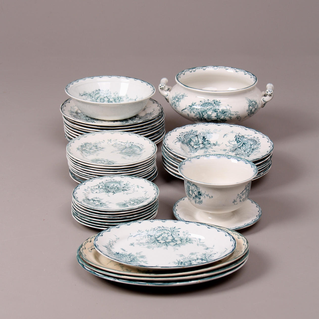 MATSERVIS, 42 delar, porslin, gröna anna, Göteborg, 1900-talets första hälft.