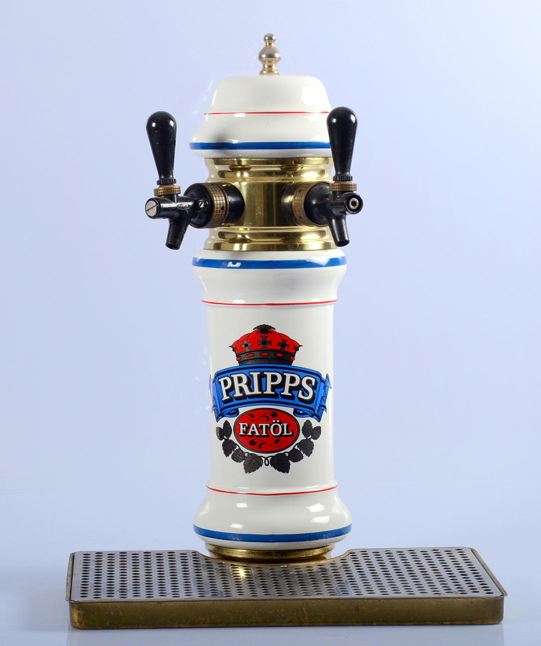 ÖLPUMP, Pripps, porslin och mässing.