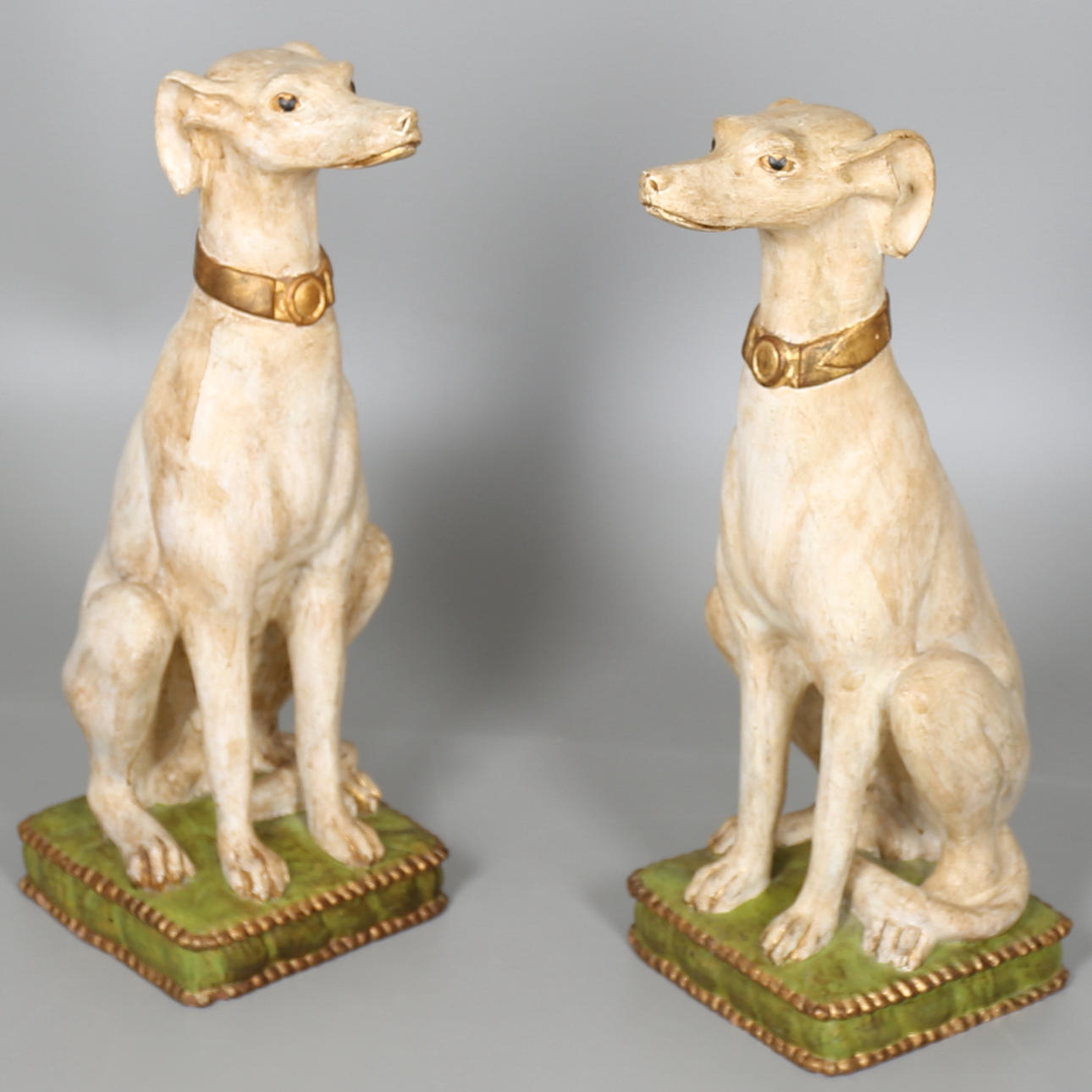 SKULPTURER, ett par, terrakotta, Vinthundar, 1900-talets andra hälft. Italien.