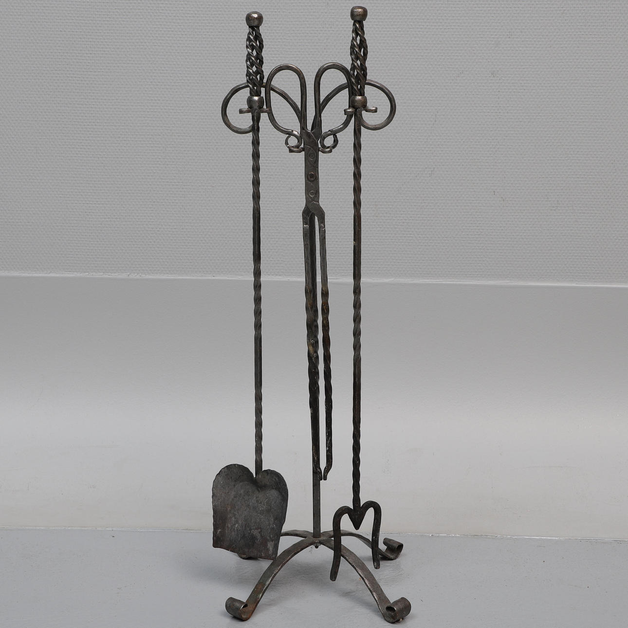 BRASSTÄLL 1+3 delar, smide, 1900-tal.