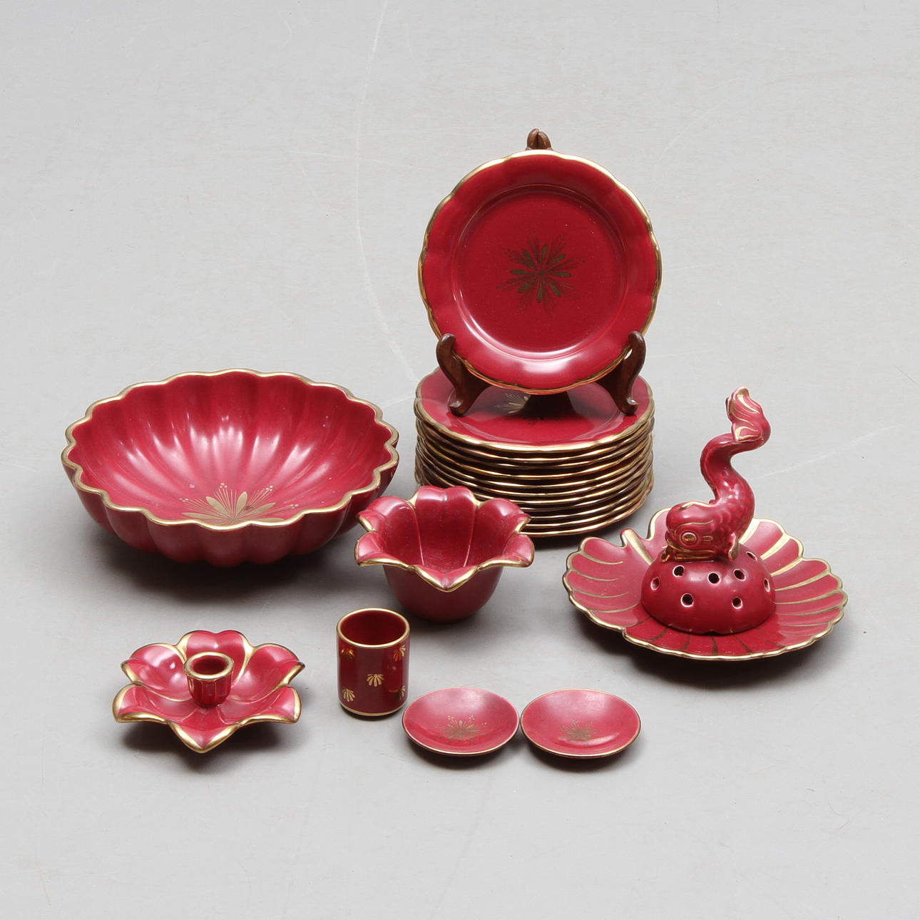 PARTI KERAMIK, ca 20 delar, "Röd rubin" Arthur Percy/Eugene Trost, Gefle.