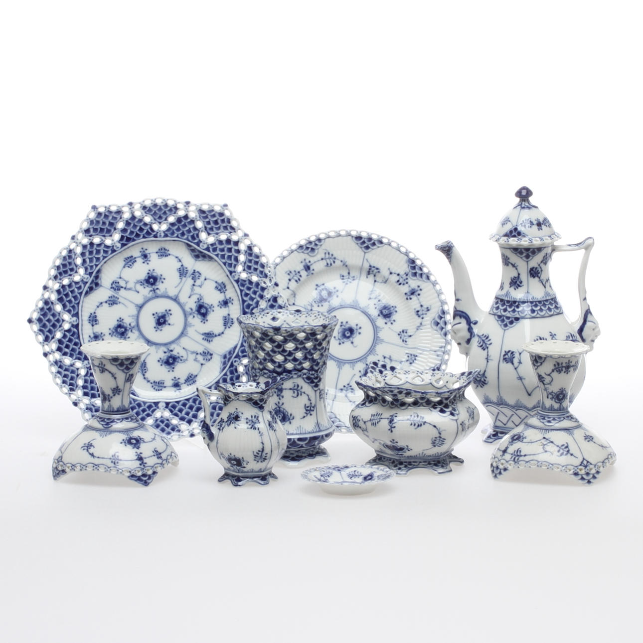 SERVISDELAR, 20 delar, porslin, "Musselmalet", Royal Copenhagen.