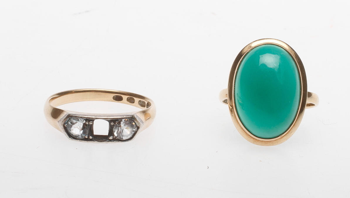 RINGAR, 2 st, med stenar, 14k guld, total vikt ca 6,4 gr.