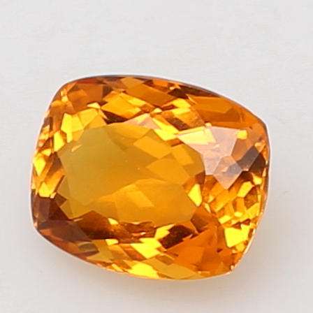 STEN, citrin, 17 carat, ovalt fasettslipad.