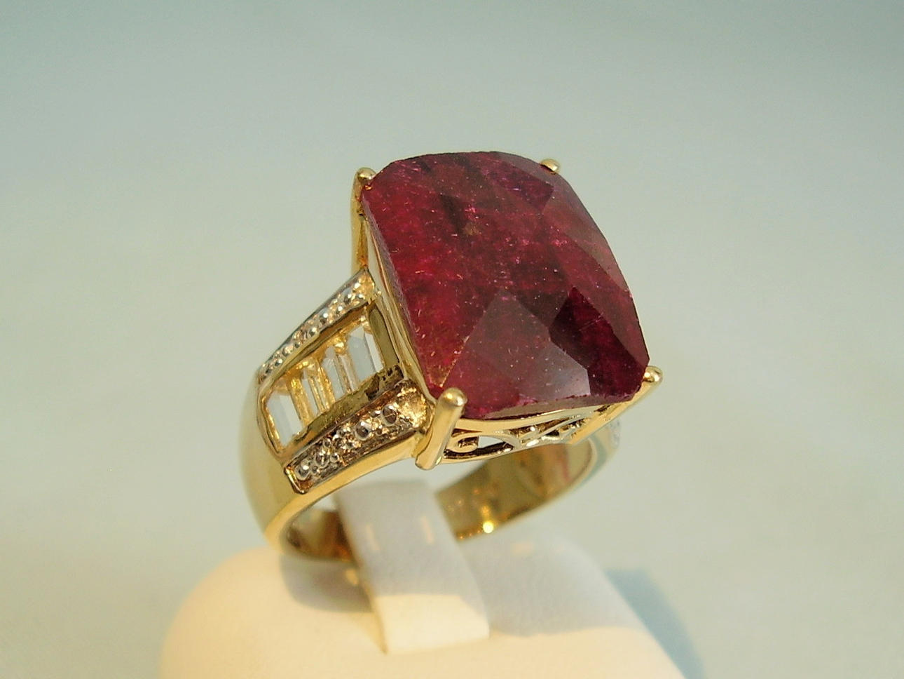 RING, herring, RUBIN 12 ct. NATURLIG RUBIN.