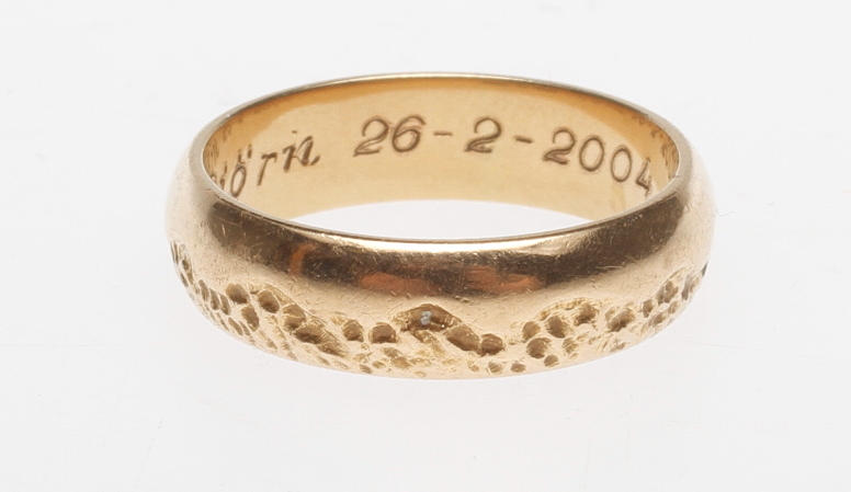 RING, 18k guld, vikt ca 4,6 gr.