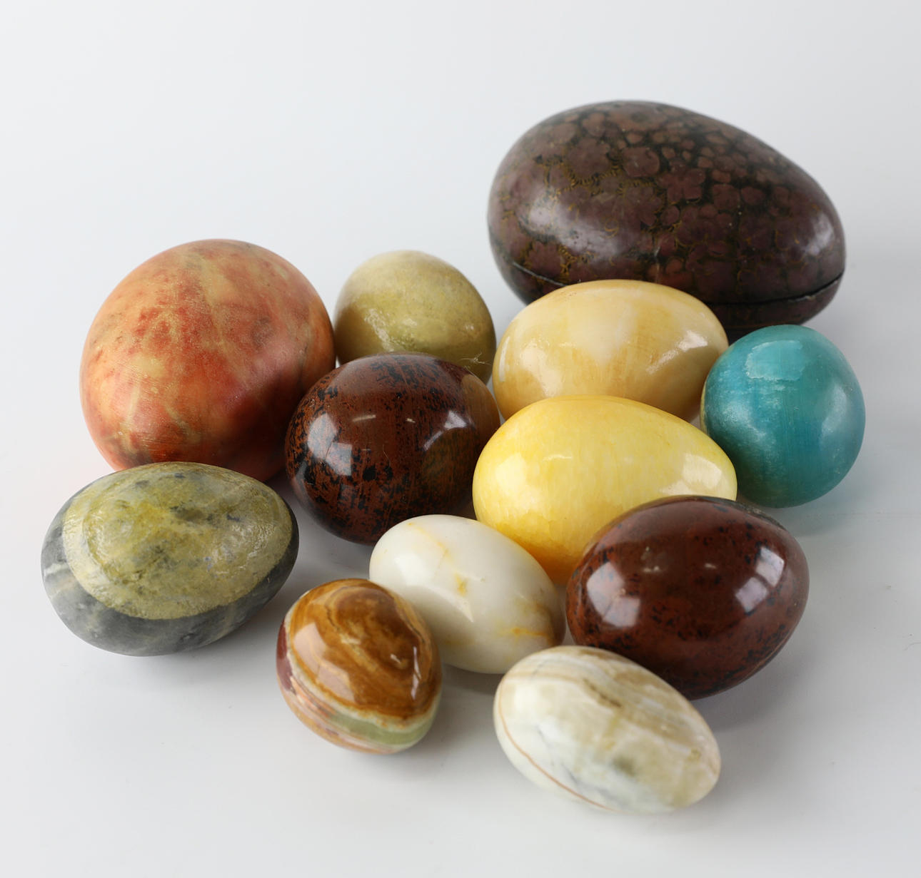 ÆG, samling, alabast, sten. 1900-tallet.