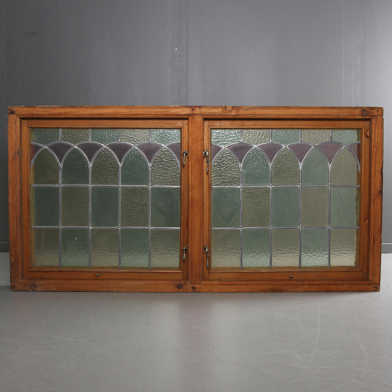 FÖNSTER med BLYINFATTAT GLAS, 1900-tal.