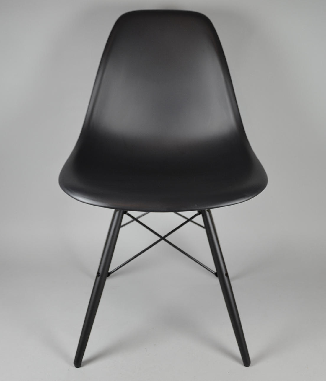 CHARLES EAMES. En DSW stol.