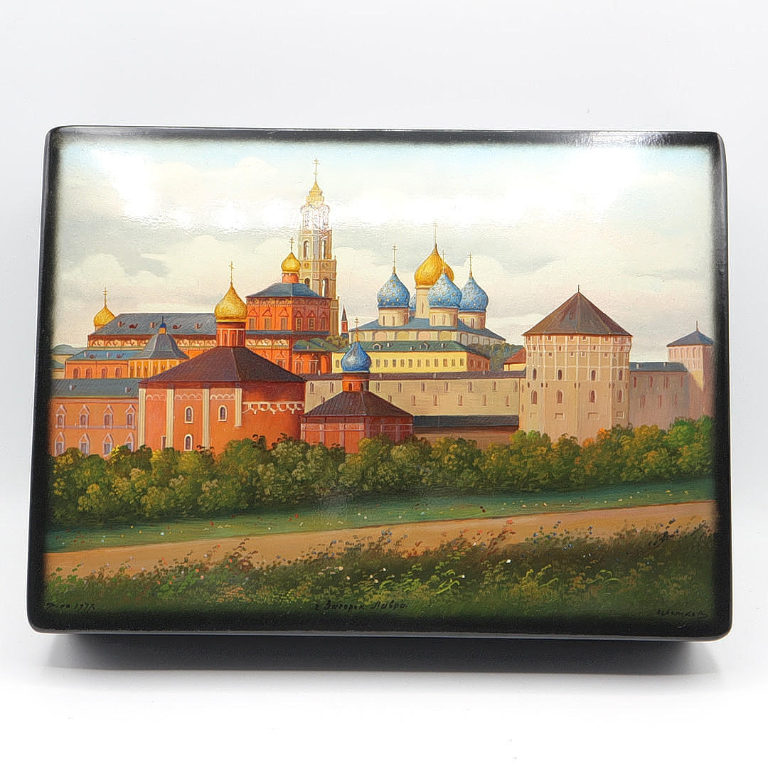 ANTIKE RUSSISCHE DOSE "ROTER PLATZ" MIT LACKMALEREI.