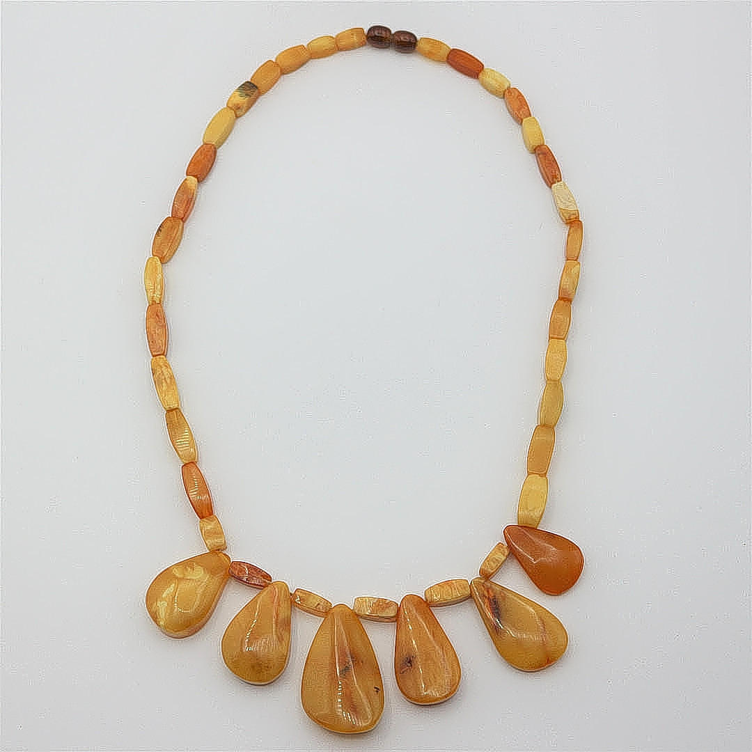 BUTTERSCOTCH BERNSTEIN COLLIER - Art Deco - ca. 48cm.