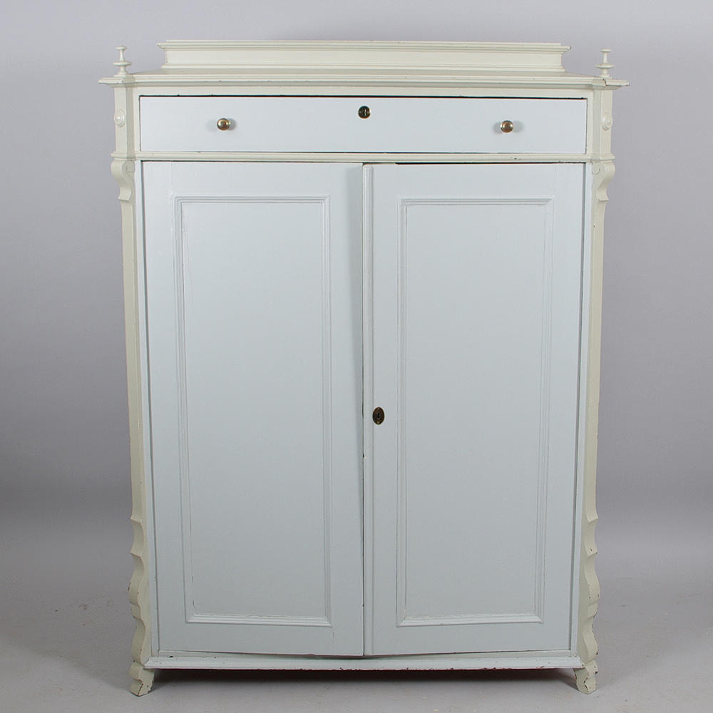 SKÅP MED LÅDINREDNING, målad fur, sent 1800-tal.