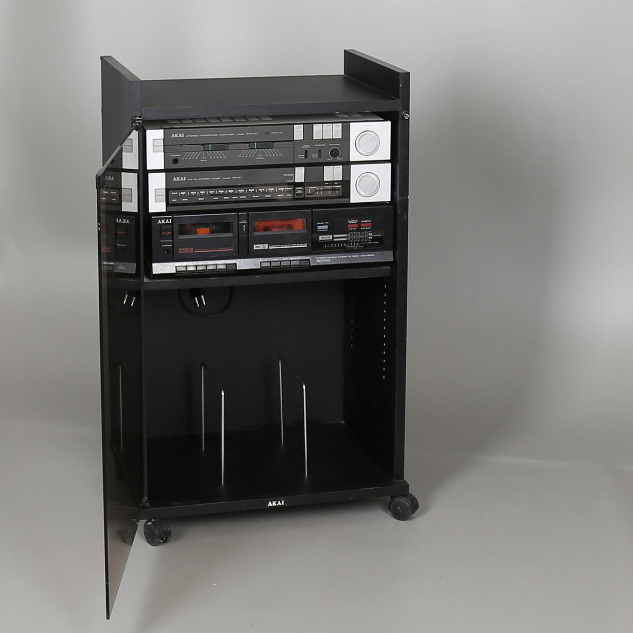 STEREO OCH STEREOMÖBEL med förstärkare A1-M1, radio AT-K1, dubbel-kassettdäck HX-A301W, Akai, Japan.