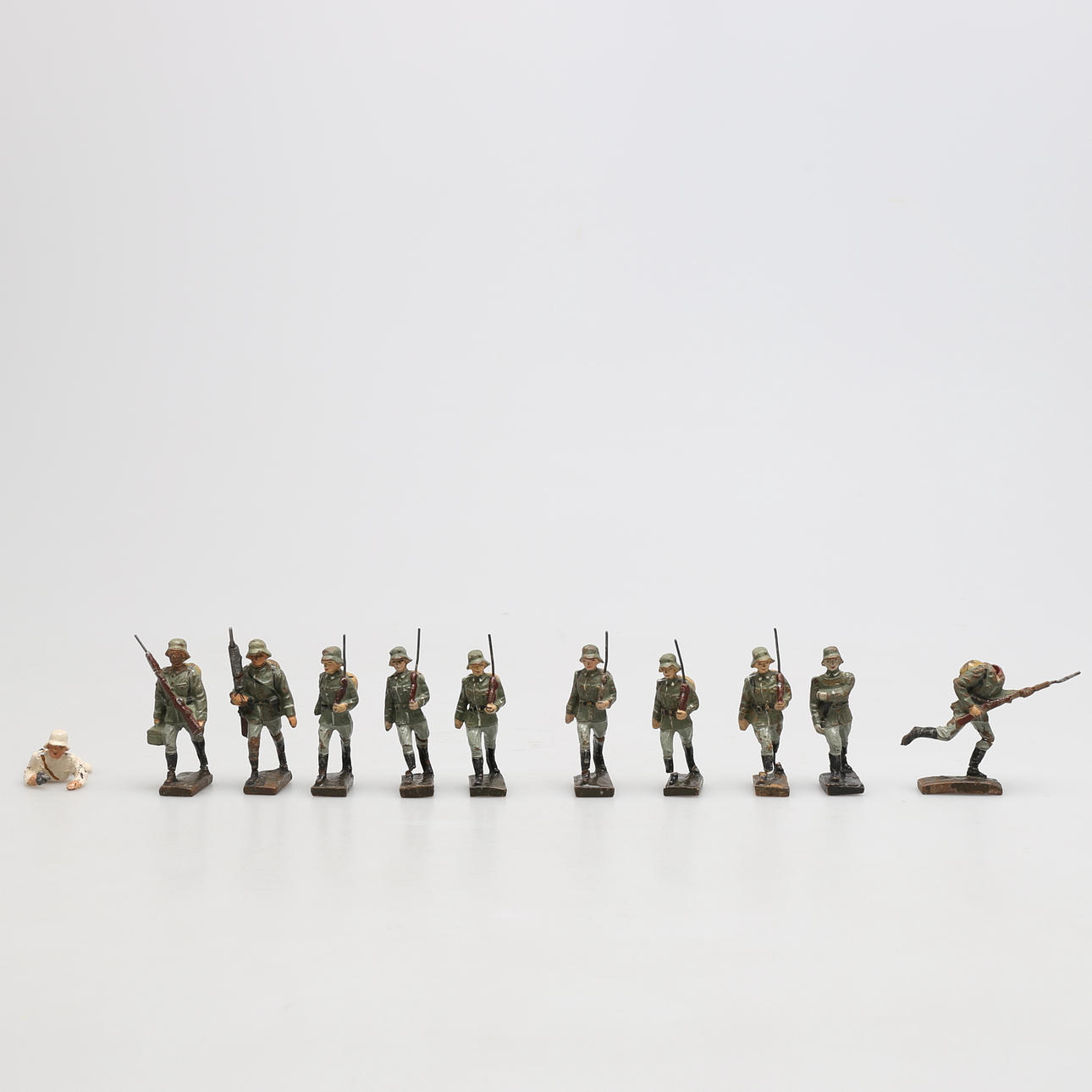 ELASTOLINFIGURER, 11 st, soldater, tredje riket, 1900-talets första hälft. Tyskland.