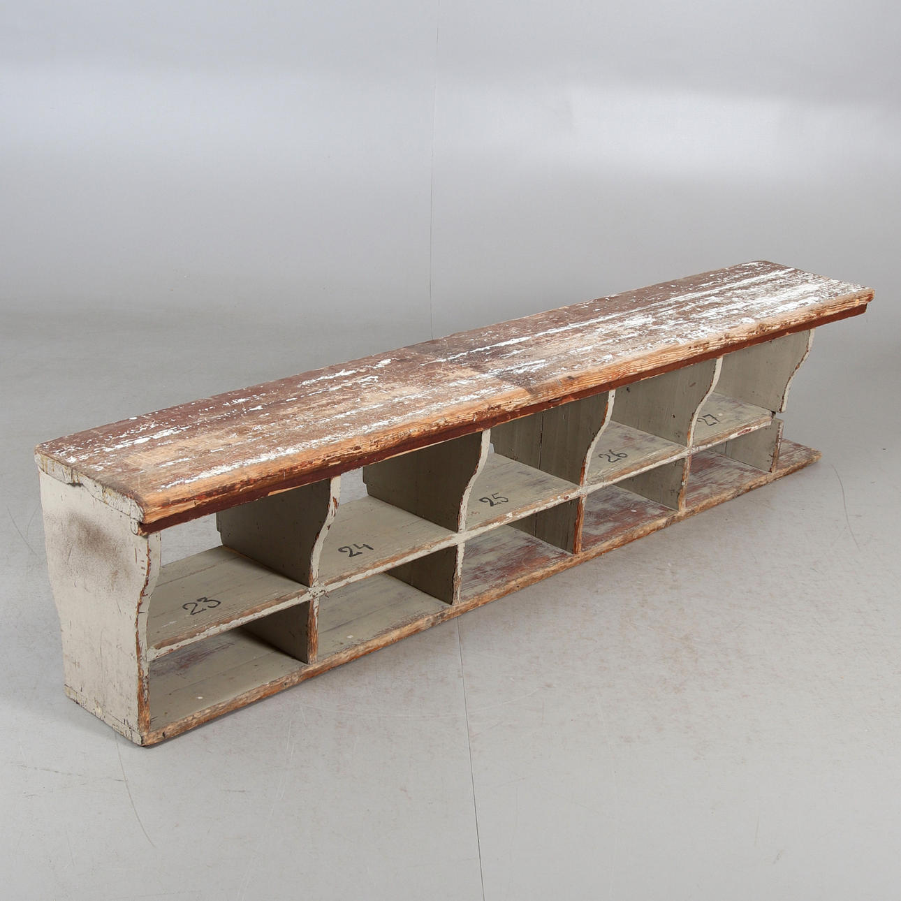 SKO BÆNK/HYLDE, malet træ, 1900-tallet.