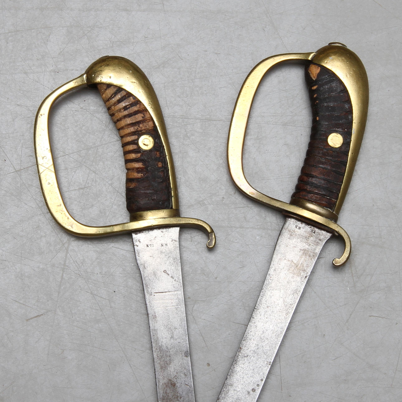 HUGGARE 2 st, m/1865 för fångvården.