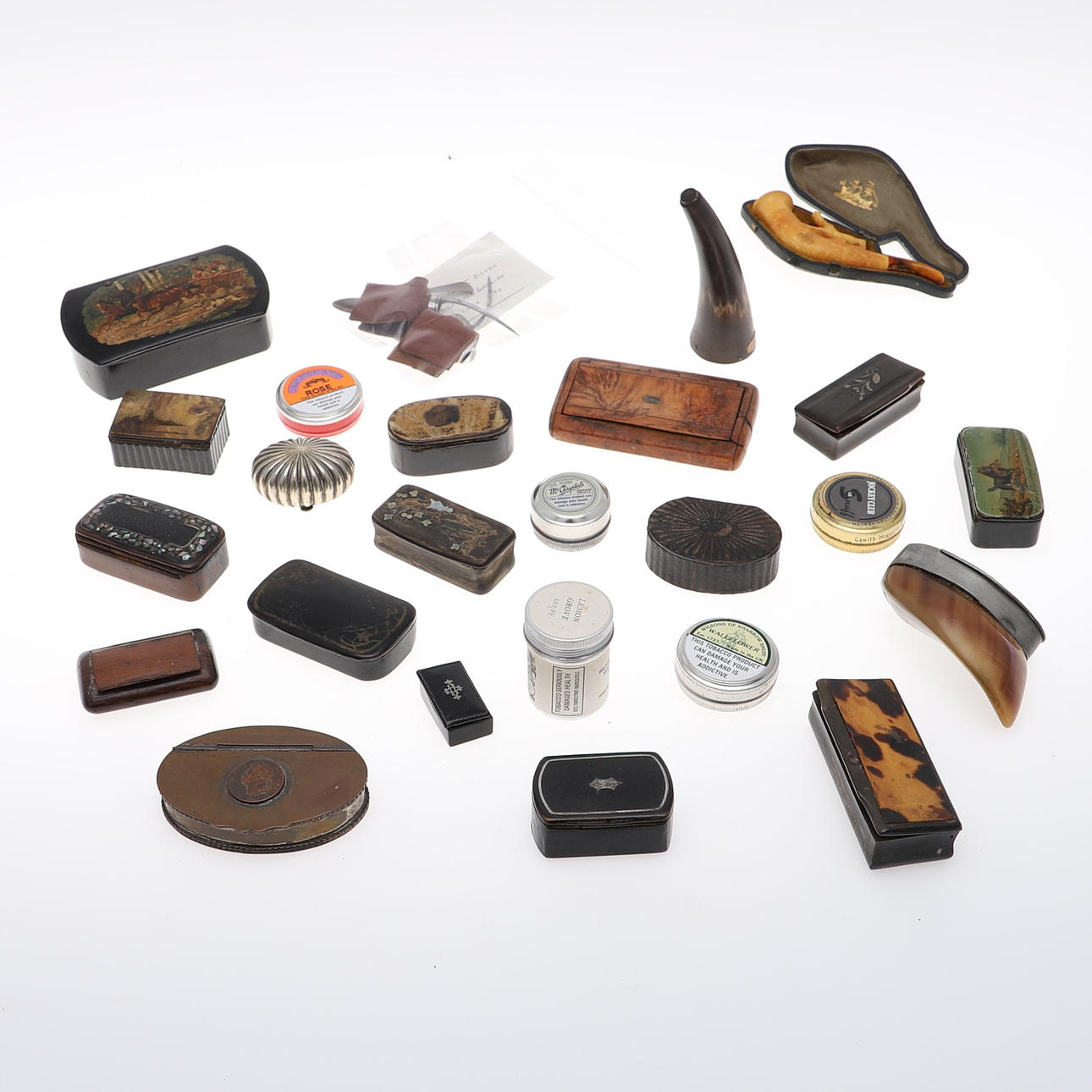 A COLLECTION OF SNUFFBOXES.